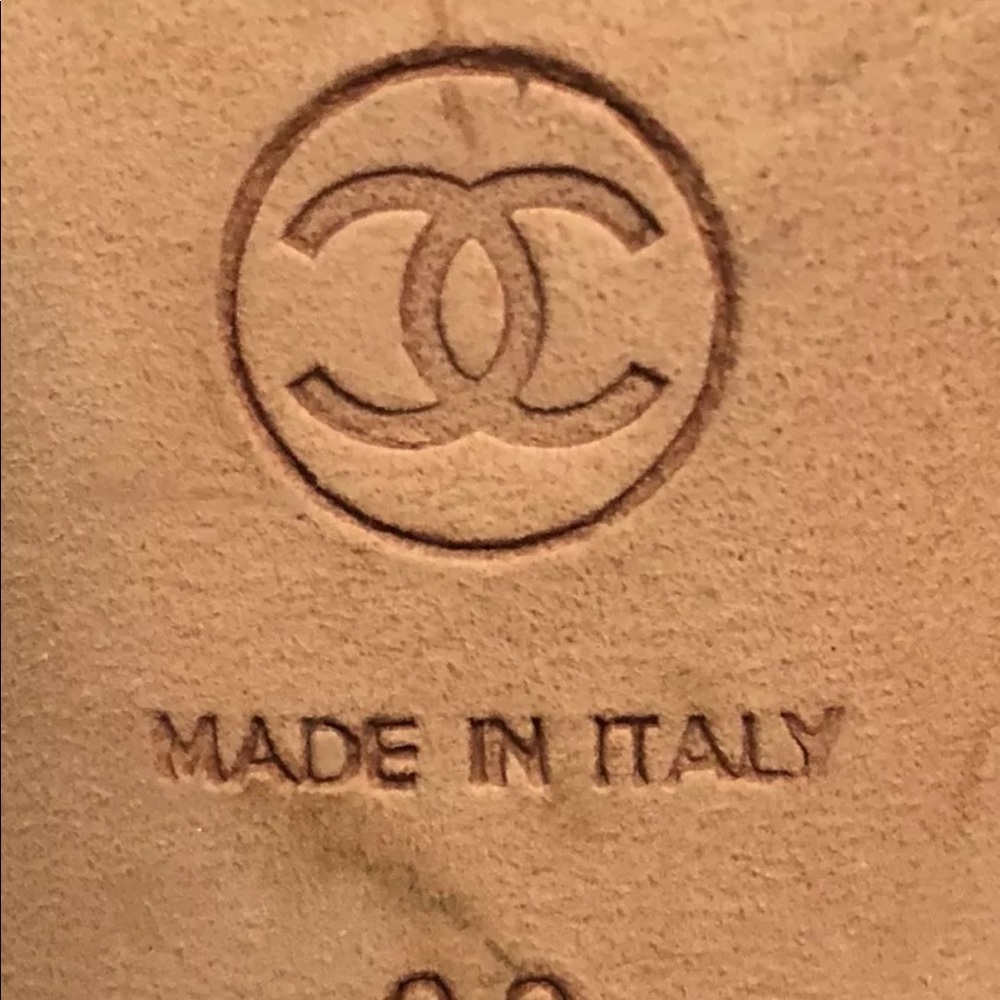 AUTHENTIC CORK AND RED PATENT LEATHER CHANEL 38 - Picture 6 of 8